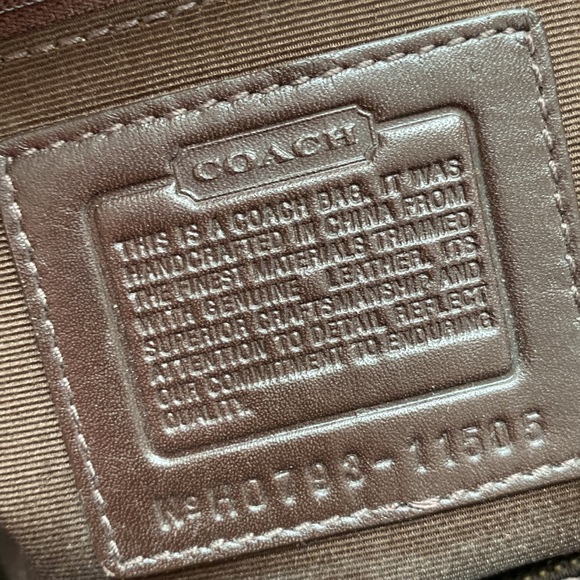 Authentic Coach Rich Brown Signature C Shoulder Gallery Tote - Picture 5 of 5